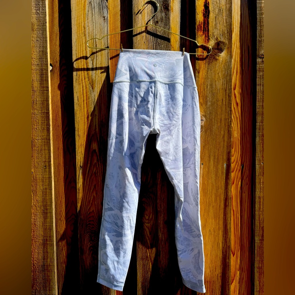 Lululemon Leggings, white with pattern, size 6, worn x1, excellent condition